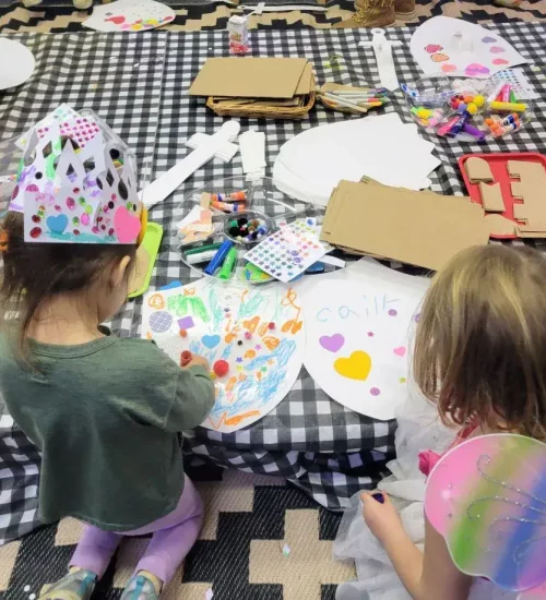 Kids making art at Mobile Art Birthday Party